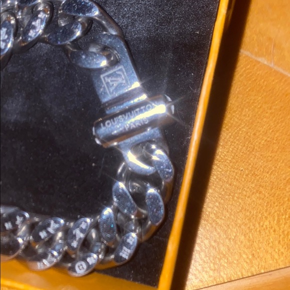 Authentic mint Louis Vuitton engraved Bracelet - Picture 4 of 9